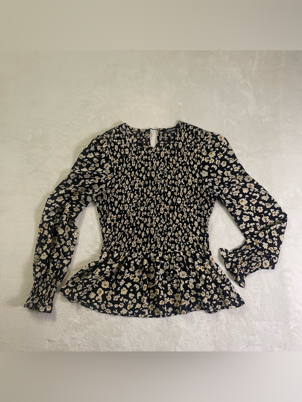 Black Daisy Print Cinched Long Sleeve Blouse size L
